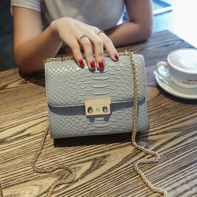 Fashionable Alligator Chain With Sloping Shoulder Bag
