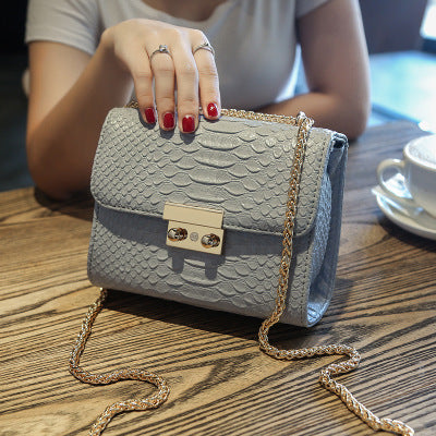 Fashionable Alligator Chain With Sloping Shoulder Bag
