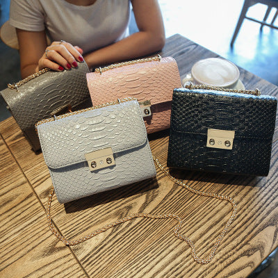 Fashionable Alligator Chain With Sloping Shoulder Bag